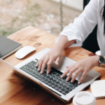 ¿Puede la empresa denegar una adaptación de jornada a un trabajador recién contratado?